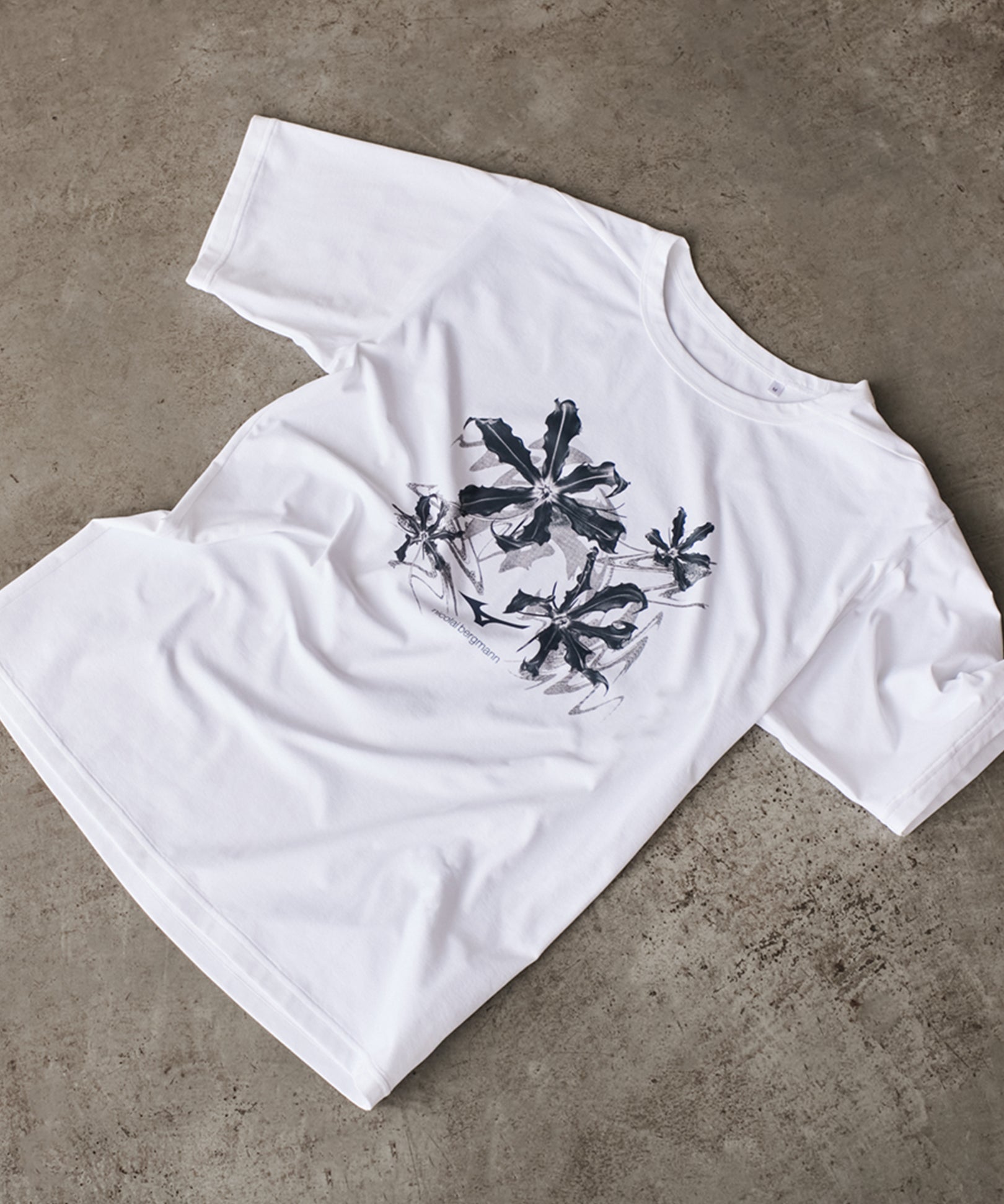 GRAPHIC T-SHIRT 3