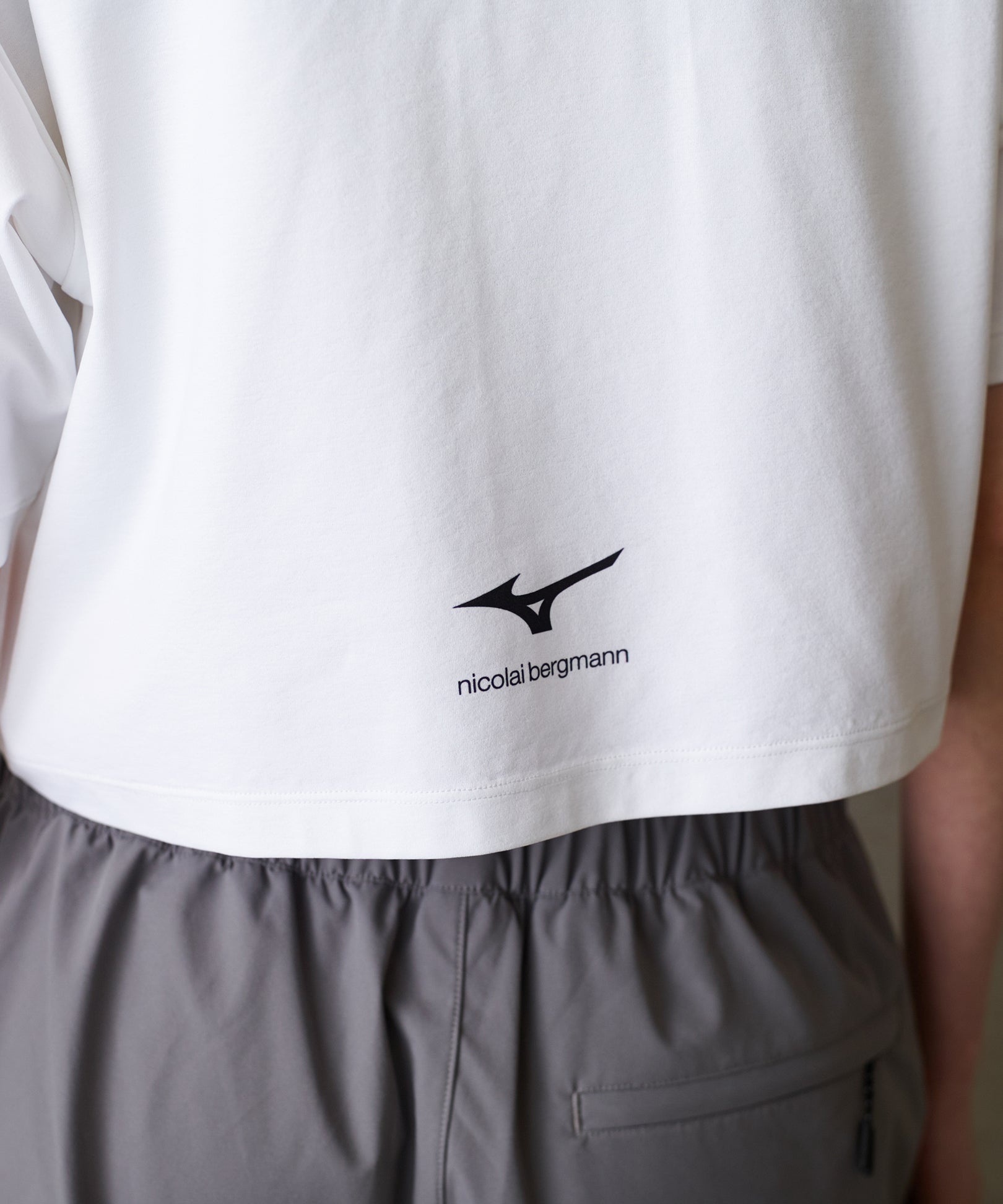 GRAPHIC CROPPED T-SHIRT 1 (グラフィッククロップドTシャツ 1)