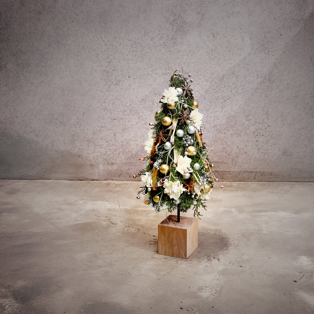 Timeless Christmas Tree
