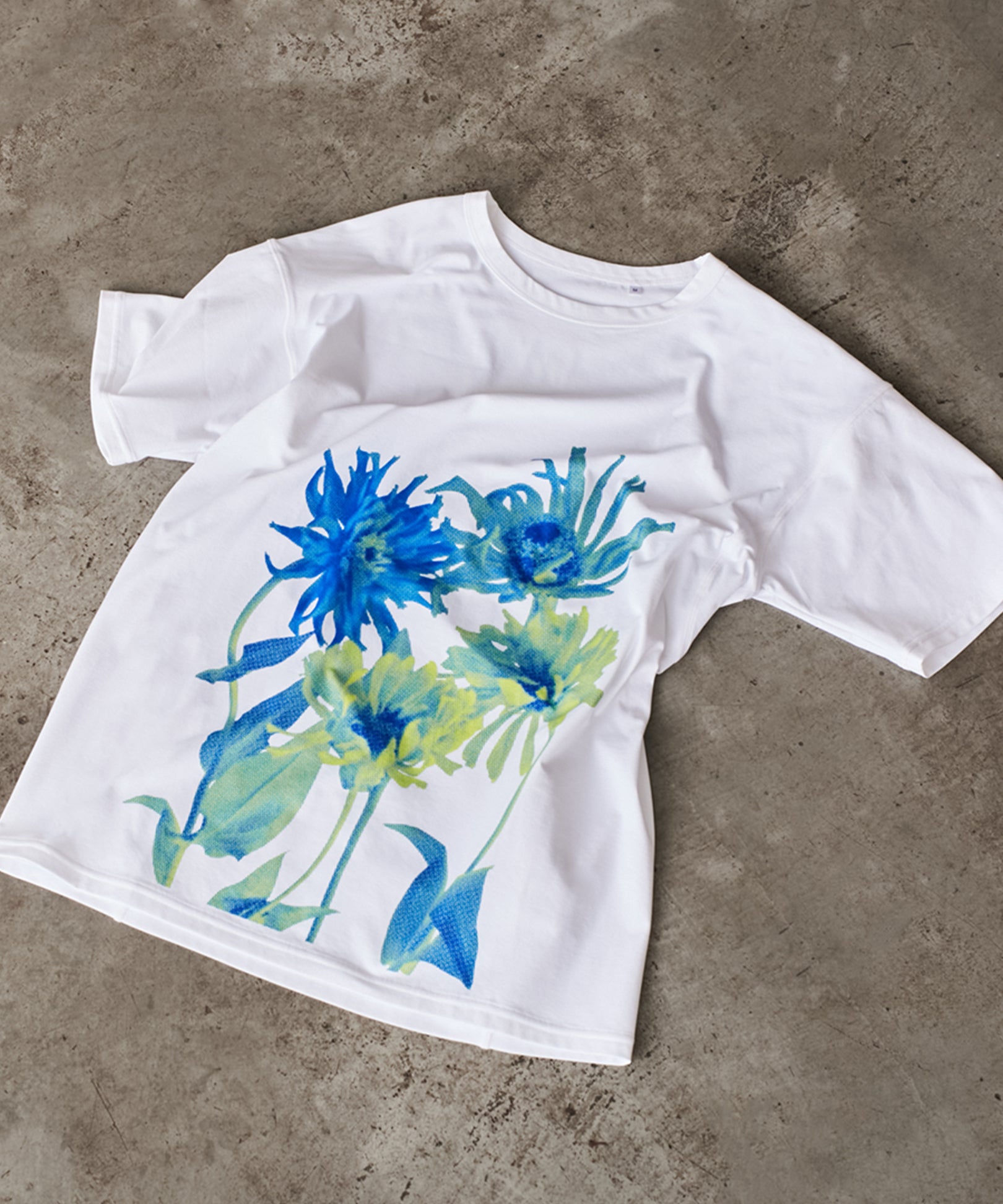 GRAPHIC T-SHIRT 4 （グラフィックTシャツ 4）